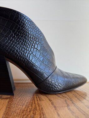 Beautiful Vince Camuto Ankle Boots (only worn once!)